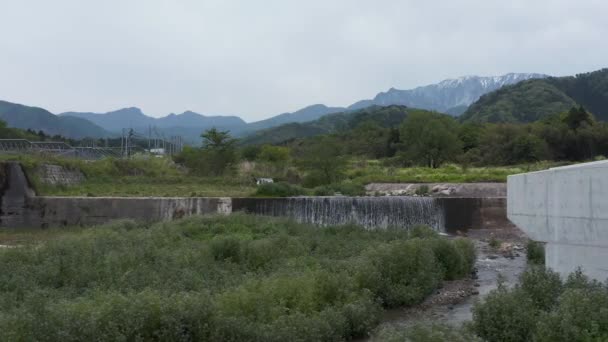 Κατασκευή Δρόμου Πάνω Από Ποτάμι Φόντο Όρος Daisen Ιαπωνία — Αρχείο Βίντεο