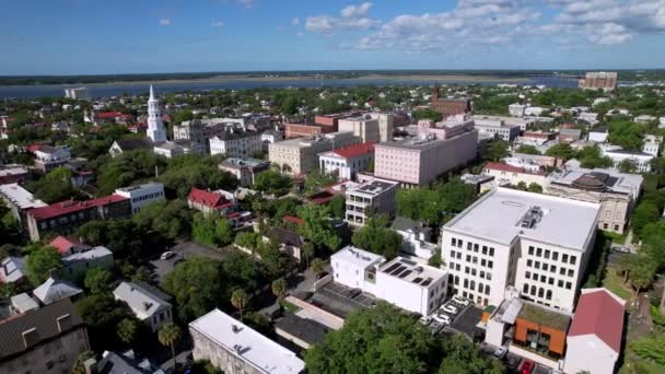 Aerial Charleston Charleston Południowa Karolina Starymi Nowymi Budynkami Poniżej — Wideo stockowe