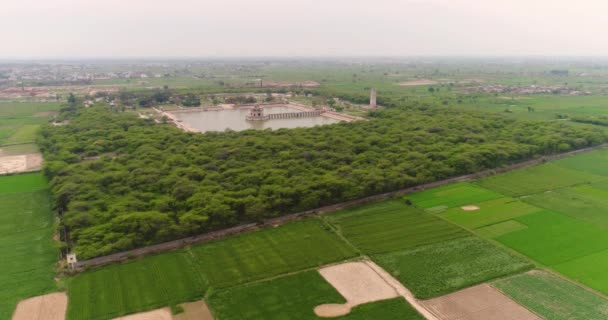 Vista Aérea Hiran Minar Punto Referencia Construido Por Emperador Punjabi — Vídeo de stock