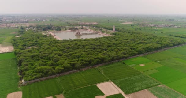 Εναέρια Shot Hiran Minar Surrounding Landmark Όμορφα Τουριστικά Ορόσημα Στο — Αρχείο Βίντεο