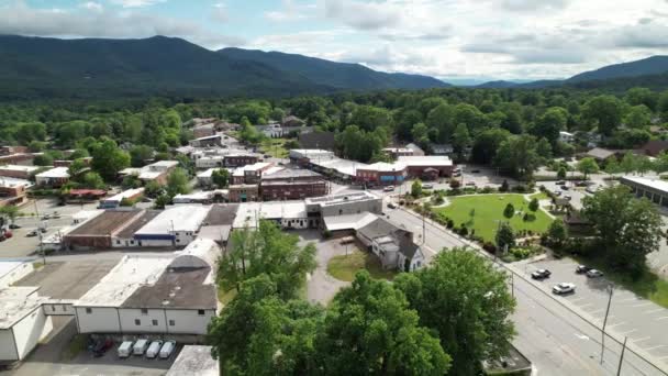 Aerial Pullout Black Mountain Black Mountain North Carolina Aerial Pullout — стоковое видео