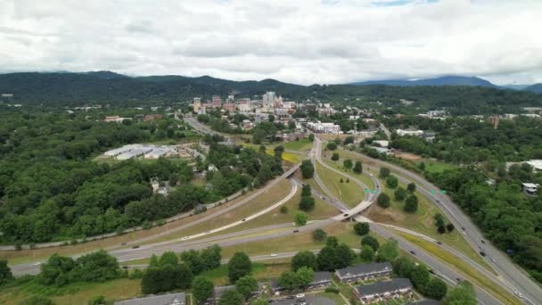 Asheville Asheville Βόρεια Καρολίνα Εναέρια Ώθηση Στο Skyline — Αρχείο Βίντεο
