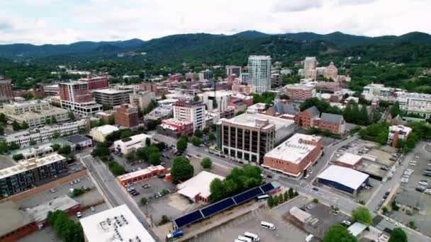 Aerial Pullout Asheville Skyline Asheville Северная Каролина — стоковое видео