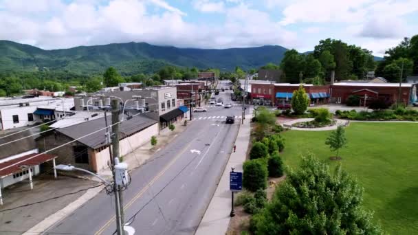 Электрические Линии Питания Black Mountain Black Mountain North Carolina Aerial — стоковое видео