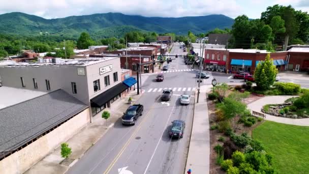 Aerial Push Black Mountain Black Mountain North Carolina Small Town — Stock Video