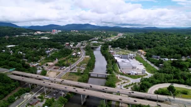 Aerial Asheville Asheville North Carolina Terbang Menyusuri Sungai Broad Perancis — Stok Video