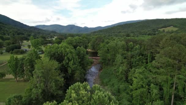 Slow Aerial Push Table Rock Mountain Table Rock North Carolina — стокове відео