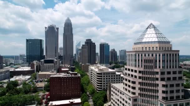 Flygning Byggnader Charlotte Skyline Charlotte North Carolina — Stockvideo