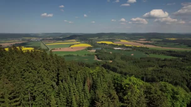 Drone Flyger Över Fantastisk Naturskön Utsikt Vyhlidka Tety Staden Moravska — Stockvideo