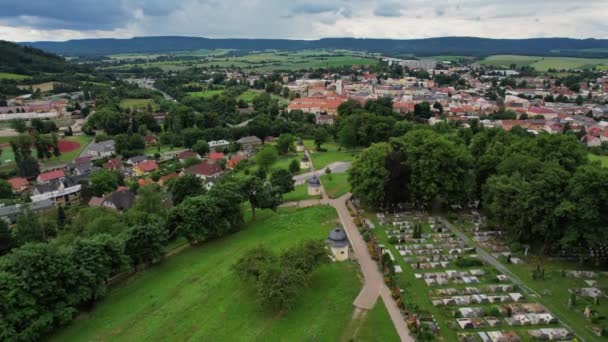 Superbes Images Drones Survolant Lieu Pèlerinage Les Stations Croix Moravska — Video