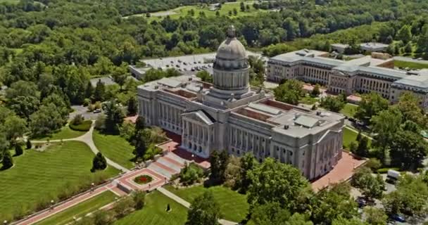 Frankfort Kentucky Capitolium Épületének Kormányhivatalainak Légi Felvételei Felvétel 2020 Augusztus — Stock videók