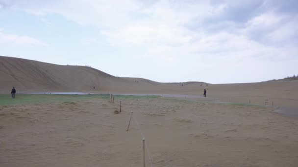 Tottori Sakyu Dunes Rain Slow Pan Japan Desert — Stok Video