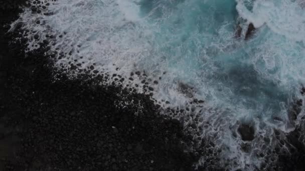 Aqua Modré Vlny Narazí Černé Lávové Skály Pláže Havaji Pohled — Stock video