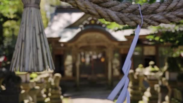 鳥取県の赤松神社門の閉門 ラックフォーカスが明らかに — ストック動画