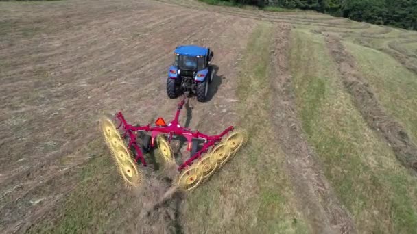 Rastrello Fieno Campo Azione Aerea Nella Contea Watauga Vicino Boone — Video Stock