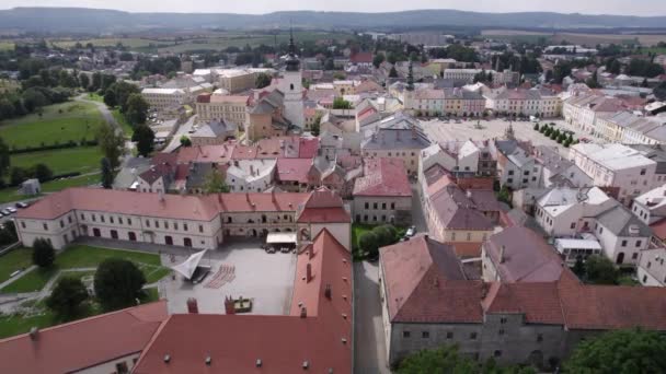 Zbor Lent Peste Partea Istorică Orașului Piața Din Moravian Tebov — Videoclip de stoc