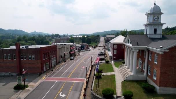 Aerial Push American Flag Flying Lebanon Virginia Small Town — Vídeo de stock