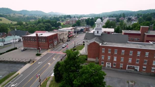 Aerial Slow Push Más Allá Russell County Courthouse Lebanon Virginia — Vídeos de Stock