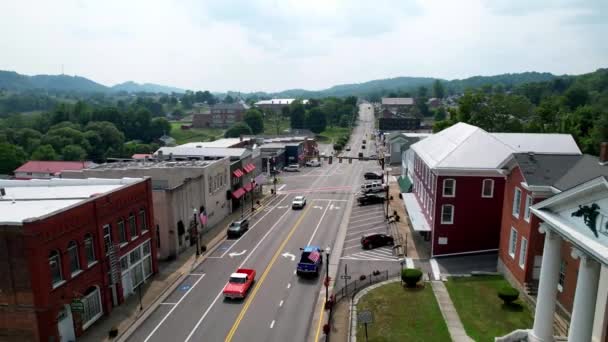 Aerial Pullout Odhaluje Soudní Budovu Russell County Libanonu Virginia Small — Stock video