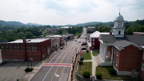 Slow Aerial Push Russell County Courthouse Lebanon Virginia Small Town — Stock video