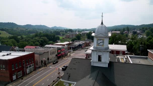 Flyg Push Förbi Russell County Courthouse Libanon Virginia — Stockvideo