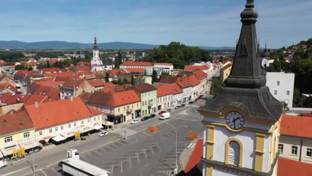 Reloj Torre Del Espíritu Santo Iglesia Con Techos Rojos Edificios — Vídeo de stock