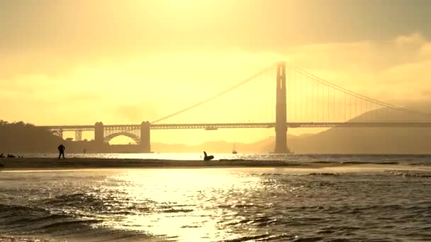 Golden Gate Γέφυρα Θέα Στο Ηλιοβασίλεμα — Αρχείο Βίντεο