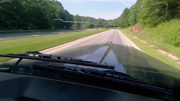 Pęknięte Szkło Przedniej Szybie Ciężarówki Silnikiem Wysokoprężnym Drodze — Wideo stockowe