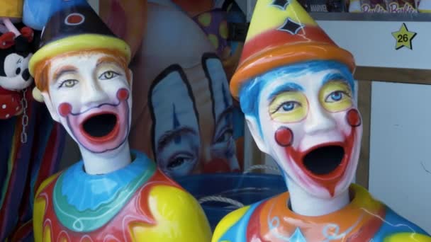 Carnaval Amusement Deux Clowns Riants Tournant Crépuscule Gros Plan — Video