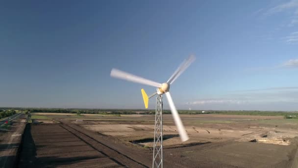 Windmühlendrehen Einem Sonnigen Tag Ländlichen Texas — Stockvideo