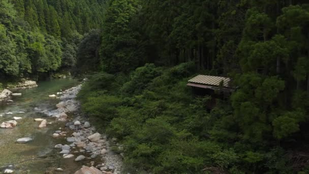 Maison Abandonnée Long Rivière Itadori Gifu Japon Pan Shot — Video