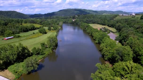 Letecký Zoom Nad New River Poblíž Shot Tower Virginia Wytheville — Stock video