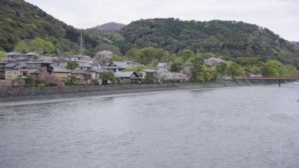 Sungai Uji Musim Semi Pan Kota Jepang Yang Damai — Stok Video