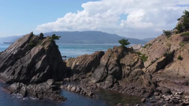 Costa Isla Laputa Tomogashima Aerial Push Cliffs Japón — Vídeo de stock