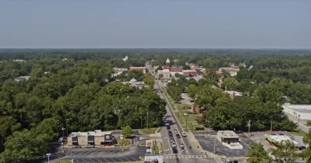 Jackson Georgia Aerial V10 Drone Flying Straight Third Street Capturing — Stock Video