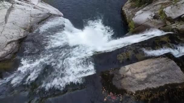 Aérea Dinâmica Sobre Quedas Rio Alce Cai Perto Parque Alces — Vídeo de Stock