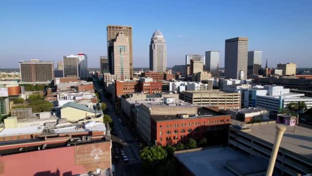 Luchtmacht Pullout Louisville Kentucky Skyline — Stockvideo