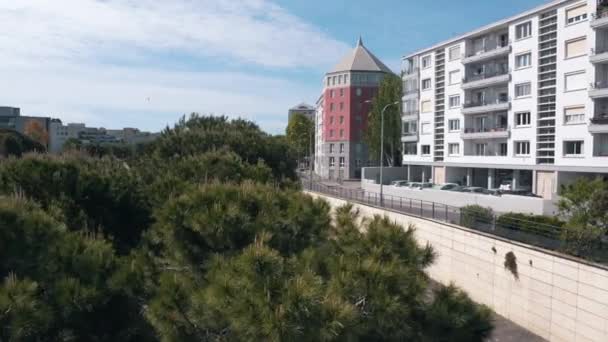 Poranne Przejście Bokiem Budynków Montpellier Francja — Wideo stockowe
