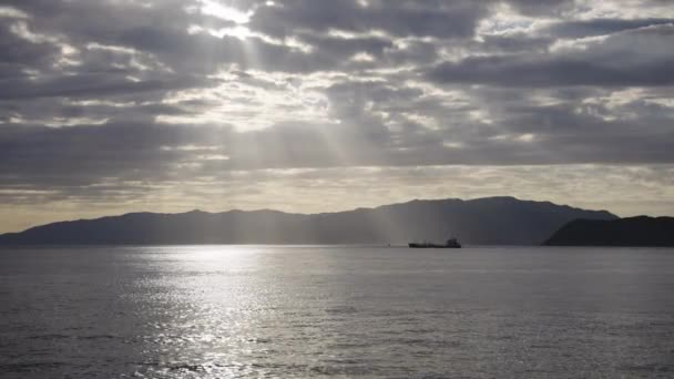 Ηλιοβασίλεμα Στην Εσωτερική Θάλασσα Seto Της Ιαπωνίας Awaji Και Tomogashima — Αρχείο Βίντεο