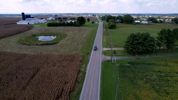 Автомобільний Водій Довгій Дорозі Через Кентуккі Ферму Країни — стокове відео