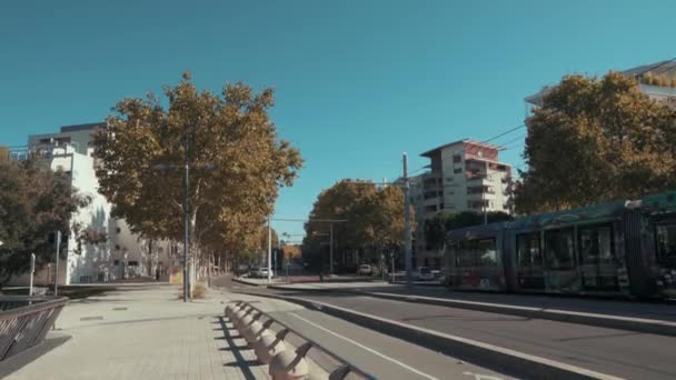Eine Schwarze Straßenbahn Fährt Auf Das Einkaufsviertel Odyseum Montpellier Frankreich — Stockvideo