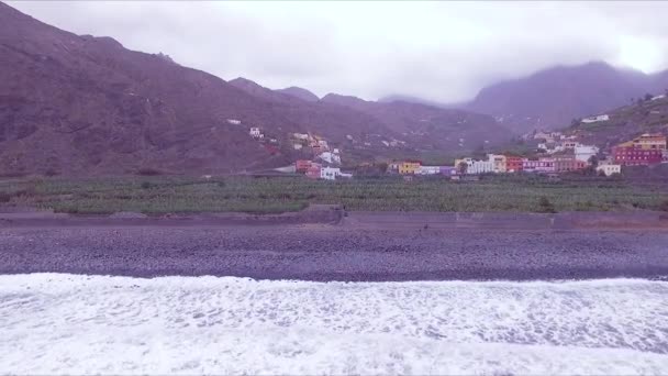 Vista Aérea Praia Hermigua Vale Plantação Banana Casas Coloridas Montanhas — Vídeo de Stock