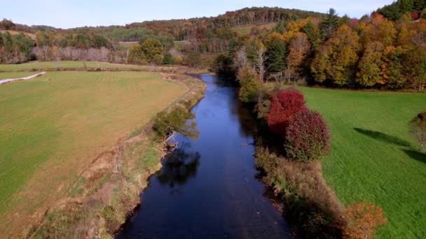 Podzim Aerials New River Ashe County Severní Karolína — Stock video