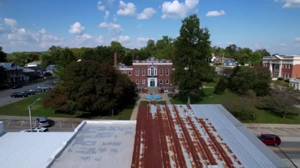 Luchtdruk Naar Het Hart County Gerechtsgebouw Munfordville Kentucky — Stockvideo