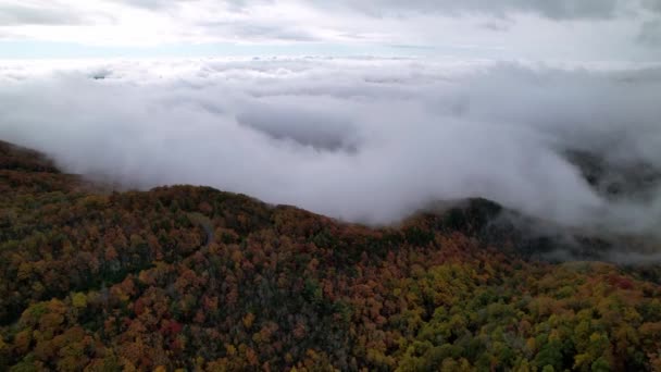 缓慢的推进到云彩上 落在北卡罗莱纳州Boone和Rock Nc附近 — 图库视频影像