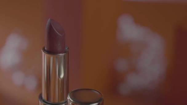 Nahaufnahme Von Lippenstift Für Frauen Einer Mode Und Glamour Boutique — Stockvideo