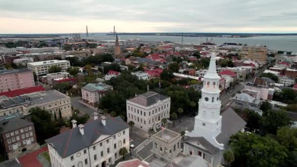 Michael Kilisesi Nin Önünden Yavaş Bir Hava Saldırısı Charleston Güney — Stok video