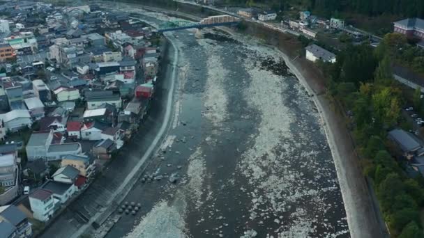 Rio Hida Atravessando Gero Onsen Hot Spring Resort Town Gifu — Vídeo de Stock