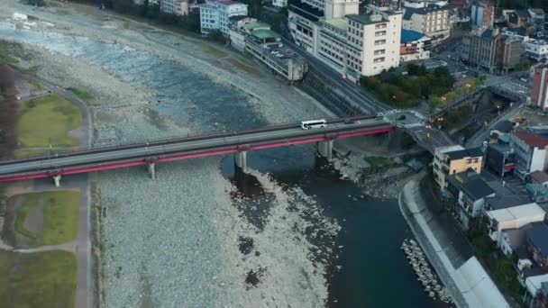 Gifu日本Gero Onsen的Hida河大桥 日出的空中景观 — 图库视频影像