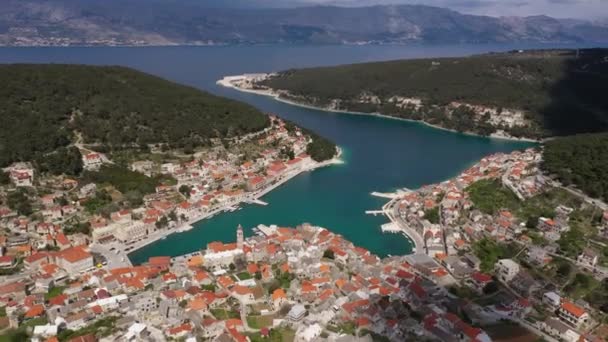 Red Roofs White Stone Houses Deep Bay Village Pucisca Island — Αρχείο Βίντεο